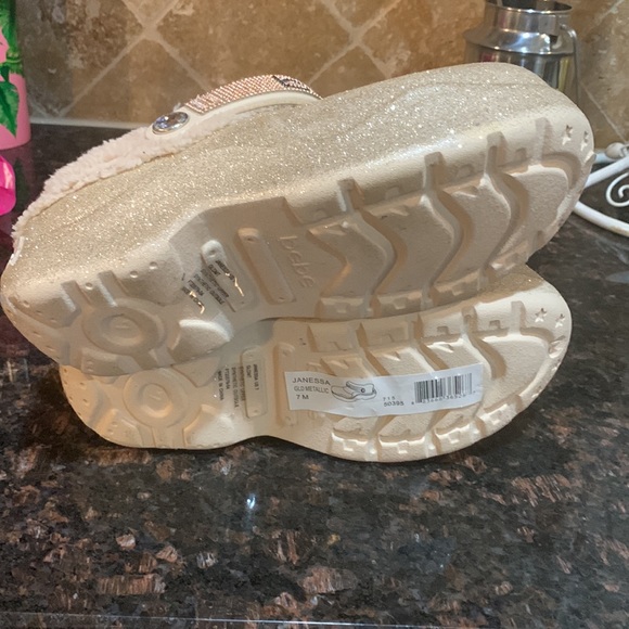 BeBe - Picture 3 of 4